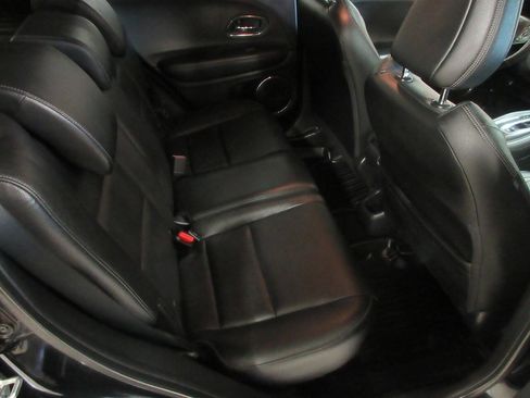 Used 2019 Honda HR-V Touring image 12