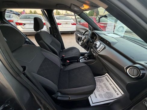 Used 2019 Nissan Kicks SV image 9