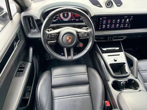 Used 2024 Porsche Cayenne Turbo GT AWD/4WD image 17
