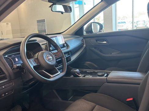 Used 2024 Nissan Rogue SV image 10