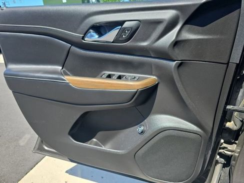 Used 2020 GMC Acadia SLE w/ Driver Convenience Package image 11