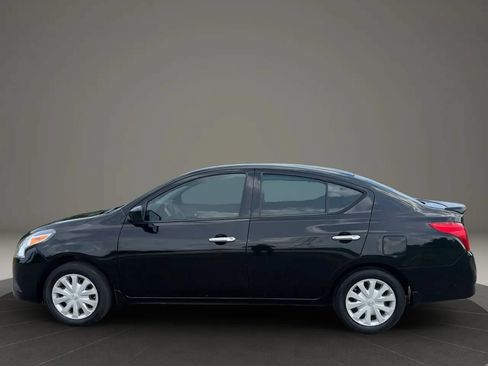 Used 2016 Nissan Versa SV FWD image 5