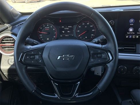 Used 2025 Chevrolet Trax RS image 14