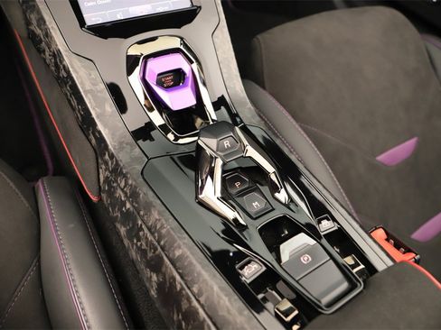 Used 2024 Lamborghini Huracan EVO image 24