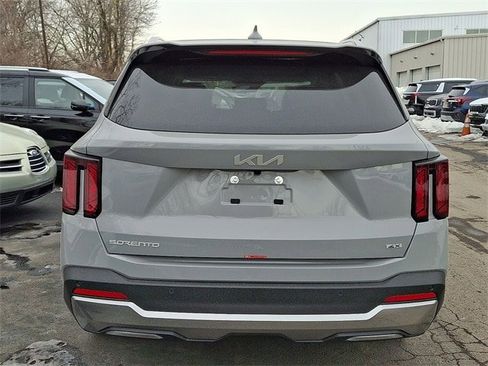 New 2026 Kia Sorento S image 4