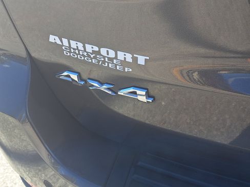 Used 2021 Jeep Grand Cherokee Laredo X image 9