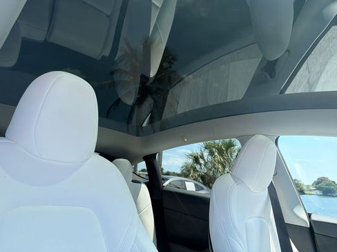 Used 2025 Tesla Model Y Long Range image 15