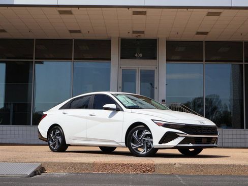 New 2025 Hyundai Elantra Limited image 2