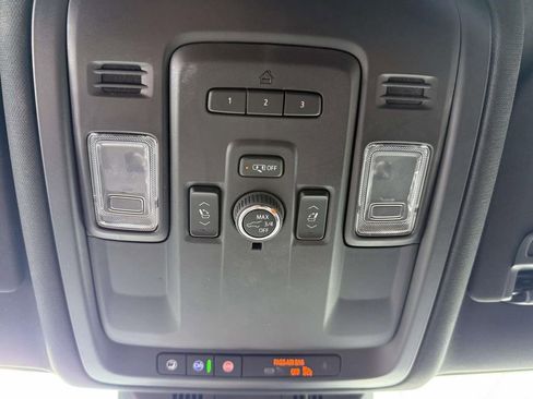 Used 2024 Cadillac Escalade ESV Luxury AWD/4WD image 64