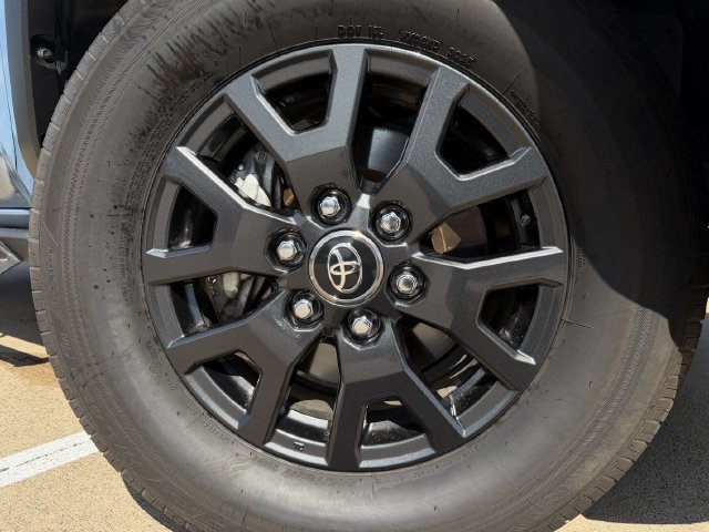 Certified 2025 Toyota 4Runner SR5 AWD/4WD image 9