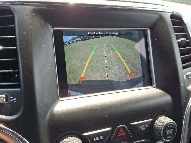 Used 2020 Jeep Grand Cherokee Laredo AWD/4WD image 17