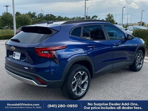 Used 2024 Chevrolet Trax LT FWD image 10