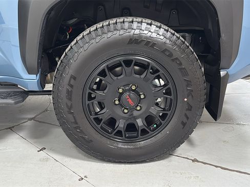 Certified 2025 Toyota 4Runner TRD Off-Road Premium image 23