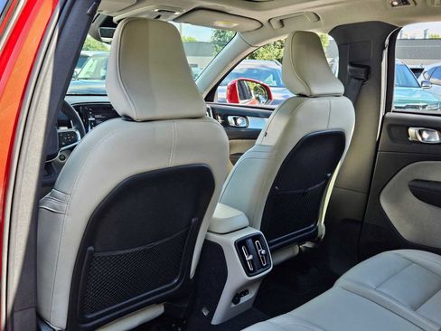 Used 2021 Volvo XC40 T5 Momentum w/ Protection Package Premier image 19
