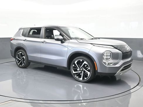 Used 2022 Mitsubishi Outlander SE image 8