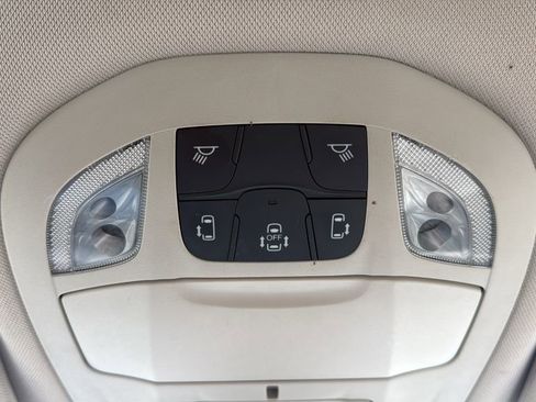 Used 2021 Chrysler Voyager Lxi FWD image 32