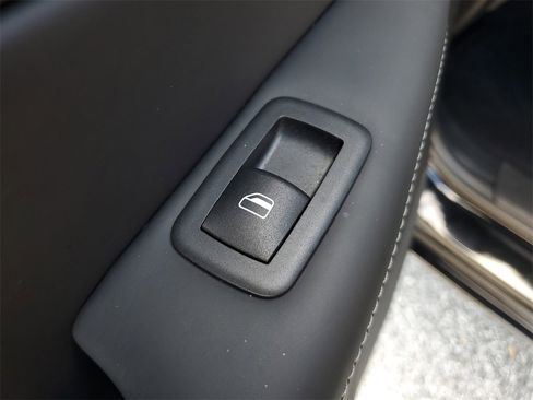 Used 2020 Jeep Grand Cherokee Overland image 19