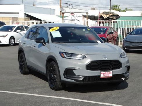 Used 2023 Honda HR-V Sport image 2