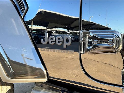 Certified 2024 Jeep Gladiator Sport image 25