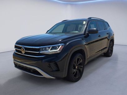 Used 2023 Volkswagen Atlas SE w/ Black Wheel Package