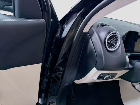 Certified 2023 Mercedes-Benz GLB 250 4MATIC image 10