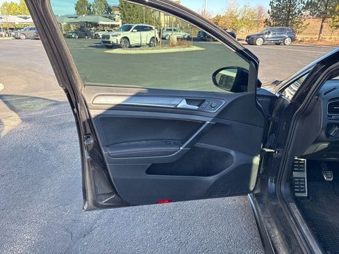 Used 2017 Volkswagen GTI S image 9