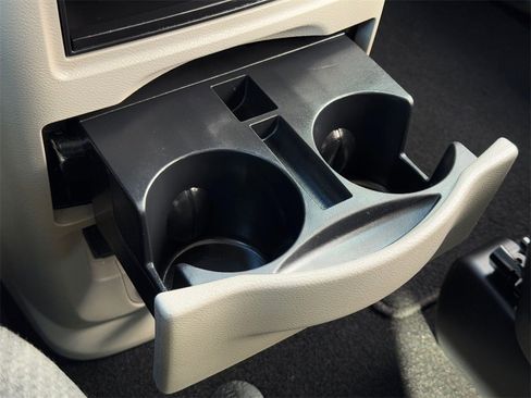 Used 2018 Dodge Grand Caravan SE w/ UConnect Hands-Free Group image 29