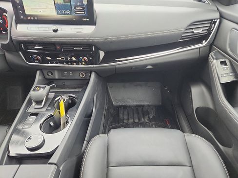 Used 2024 Nissan Rogue SL image 11