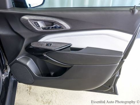 Used 2025 Chevrolet Trax LT FWD image 21