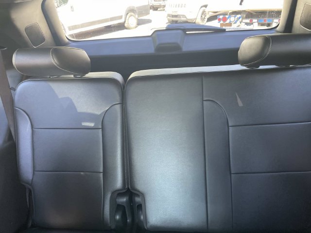 Used 2023 Chevrolet Traverse LT w/ LT Premium Package AWD/4WD image 19