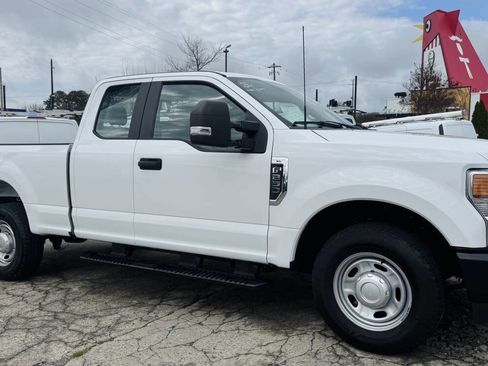 Used 2022 Ford F250 XL w/ Power Equipment Group RWD image 3