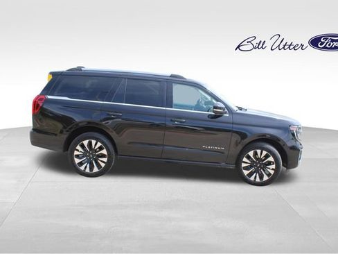 Used 2025 Ford Expedition Platinum w/ Driver's Package AWD/4WD image 4