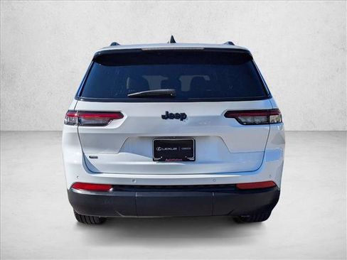 Used 2022 Jeep Grand Cherokee L Laredo image 9