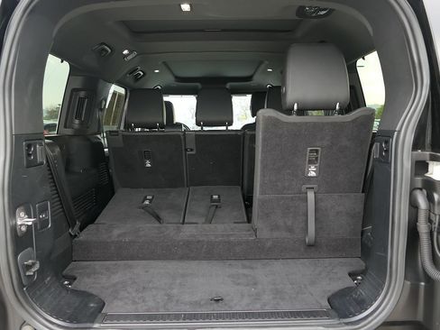 Used 2024 Land Rover Defender 130 X-Dynamic SE AWD/4WD image 22