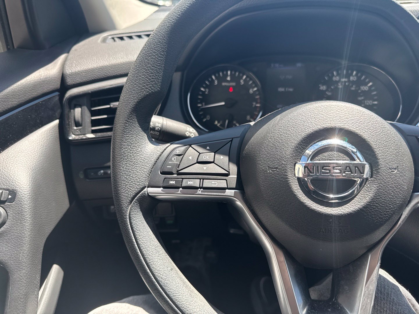 Used 2020 Nissan Rogue Sport SV AWD/4WD image 22