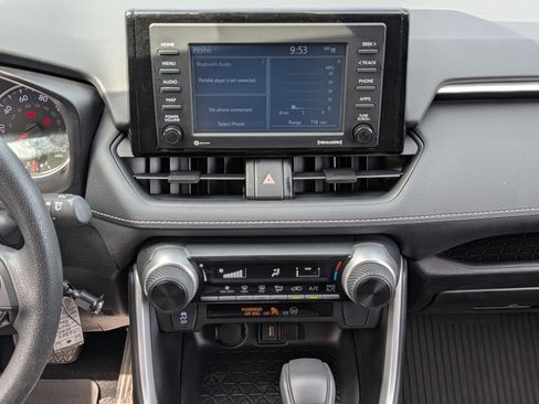 Used 2022 Toyota RAV4 LE FWD image 25