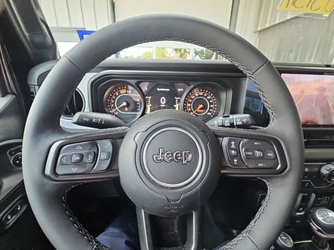 Used 2025 Jeep Wrangler Sport AWD/4WD image 7