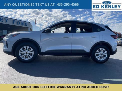 Used 2025 Ford Escape Active AWD/4WD image 2
