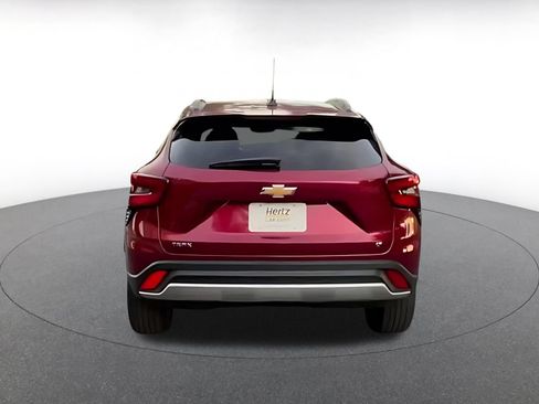 Used 2025 Chevrolet Trax LT w/ LT Convenience Package FWD image 12