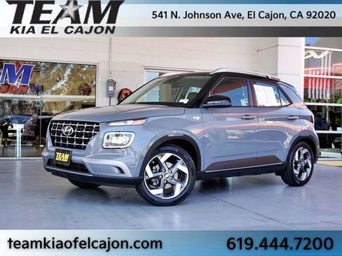 Used 2022 Hyundai Venue Limited w/ Cargo Package FWD image 2