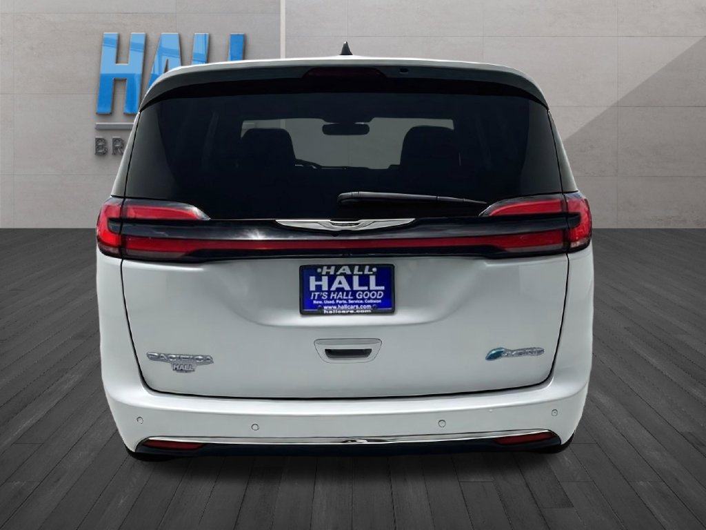 Used 2023 Chrysler Pacifica Touring-L FWD image 4