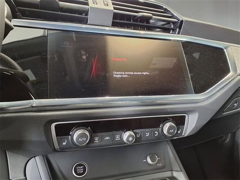 New 2025 Audi Q3 2.0T Premium image 10