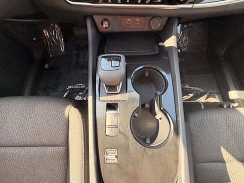 Certified 2025 Nissan Rogue SV FWD image 25