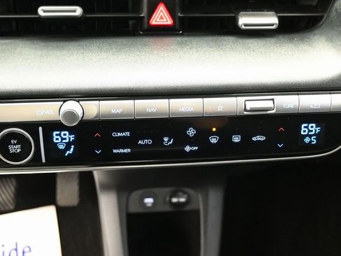 Used 2022 Hyundai Ioniq 5 SE image 27