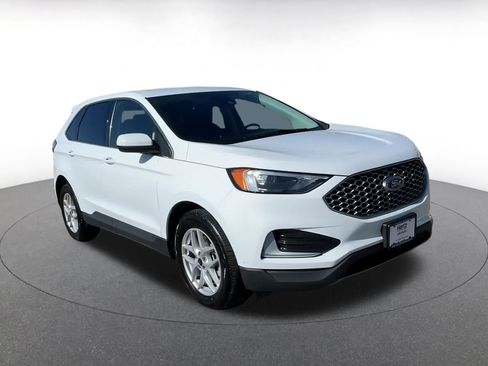 Used 2023 Ford Edge SEL image 3