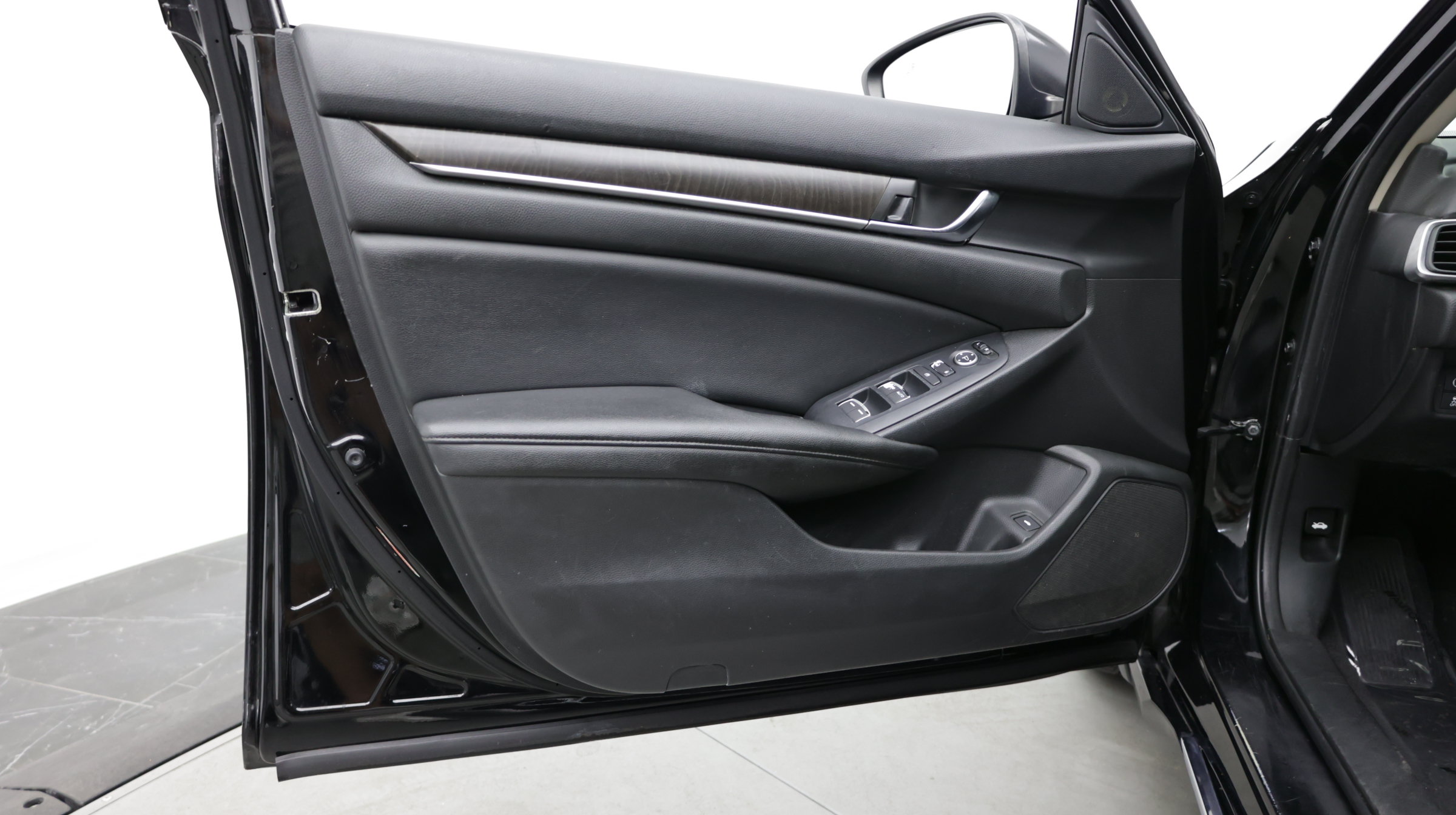 Used 2019 Honda Accord EX image 10