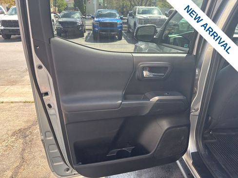 Used 2020 Toyota Tacoma TRD Off-Road w/ Technology Package RWD image 15