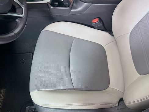 Used 2022 Toyota RAV4 Limited image 19