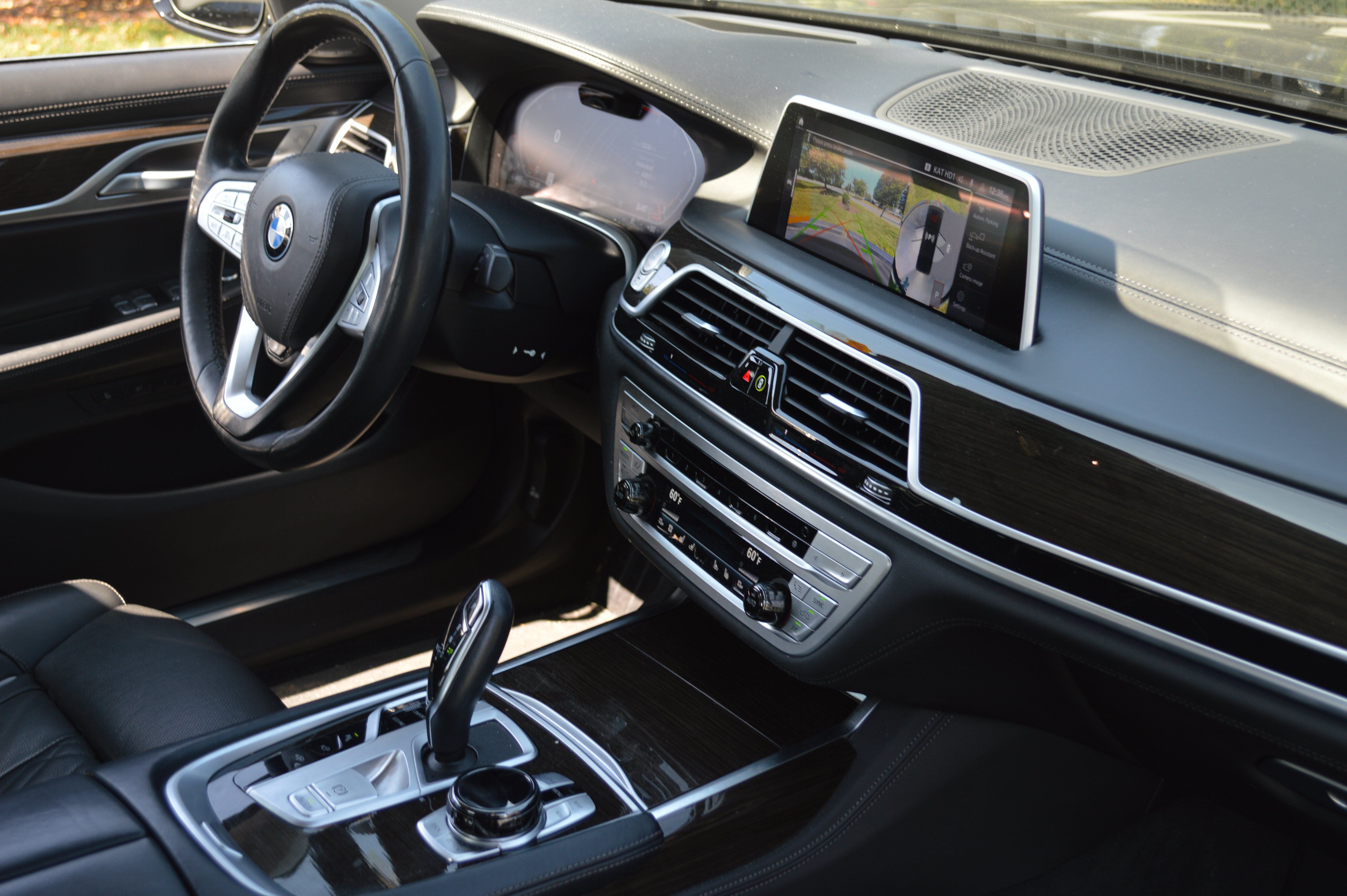 Used 2022 BMW 750i xDrive w/ Executive Package AWD/4WD image 37