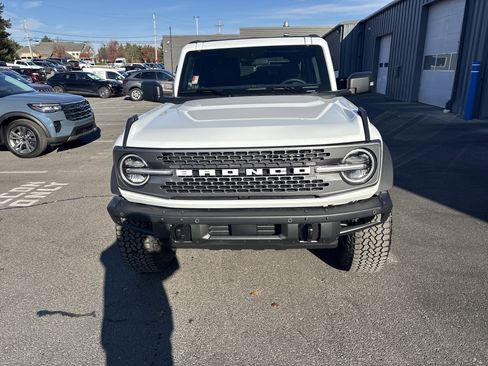 New 2025 Ford Bronco Badlands image 9